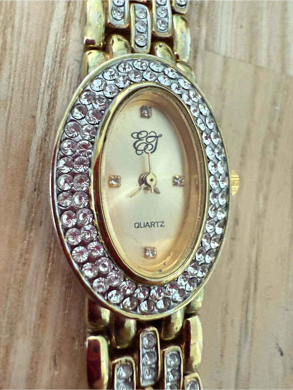 Elizabeth Taylor ladies gold tone oval crystal accented watch NEW BATTERY